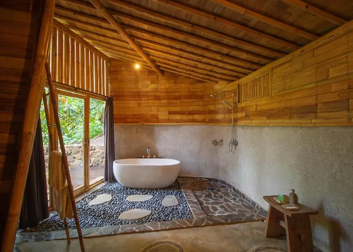 Asep Gumi Bamboo Pesagi Villa