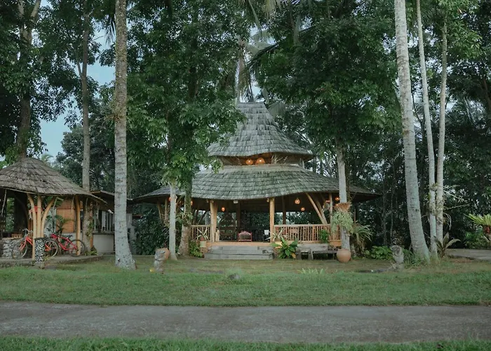 Asep Gumi Bamboo Pesagi Villa